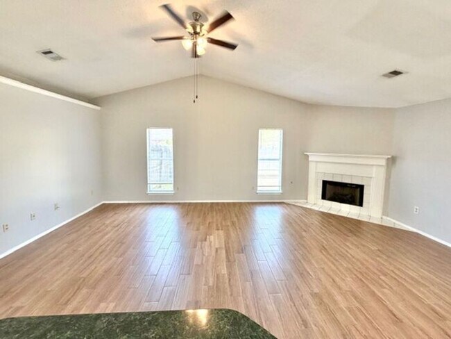 Foto del edificio - Now Leasing a 3 Bedroom 2 Bath In Southaven