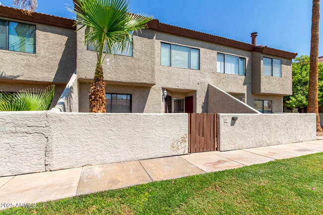 Building Photo - 2040 S Longmore