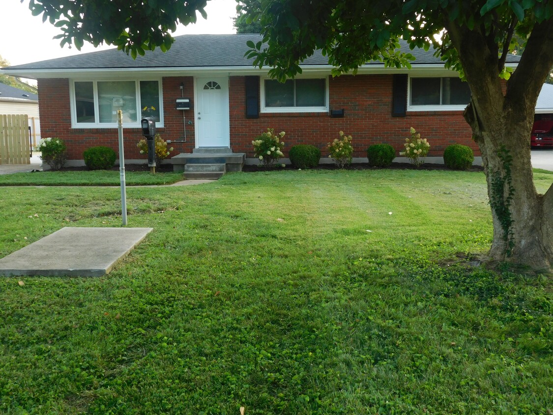 Primary Photo - 8102 Red Cedar Way