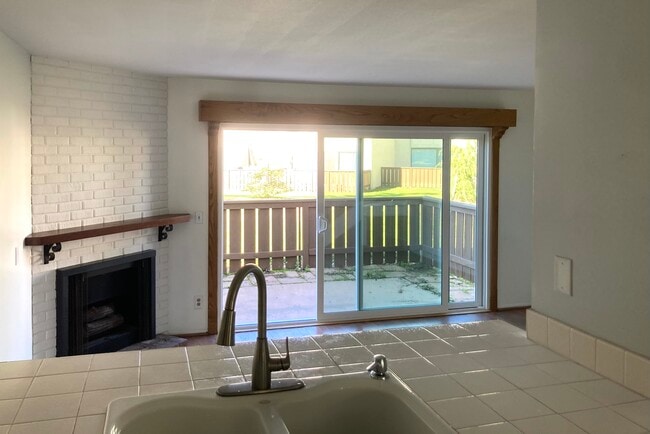 Building Photo - 568 Mills Way