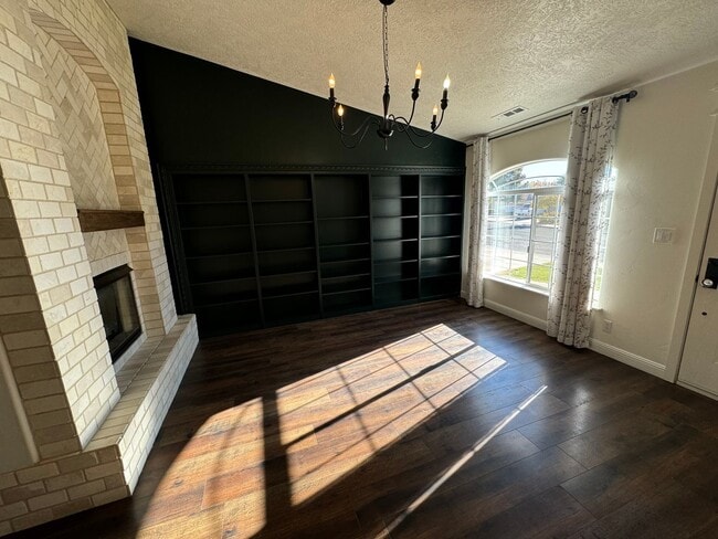Building Photo - BLOOMINGTON PROPERTY - RV PARKING, POOL, N...