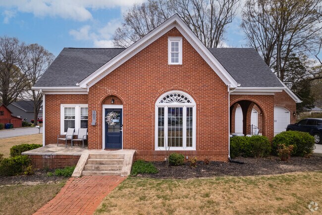 Brick homes in Fountain Inn are very common.