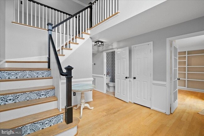 Foto del edificio - 8608 Oak Brook Ln