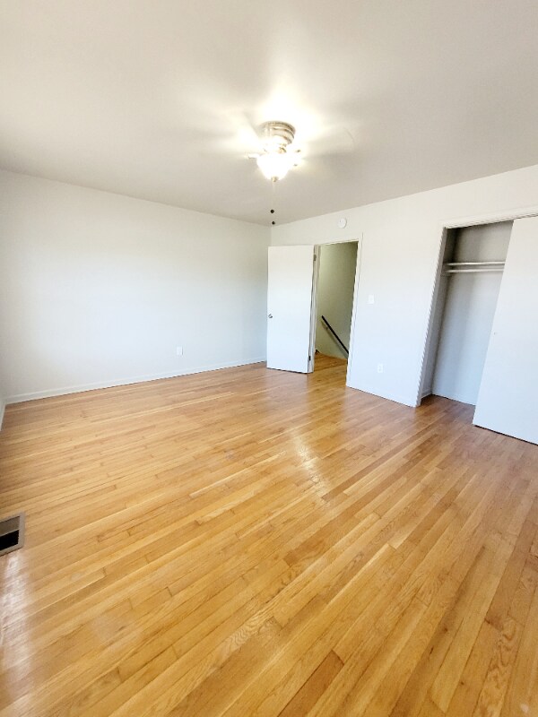 Foto del edificio - 8 Bainbridge Ave