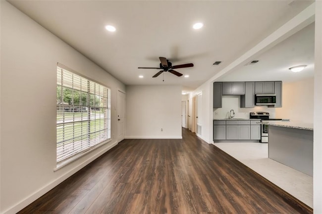 Building Photo - 1110 Wycliff Dr