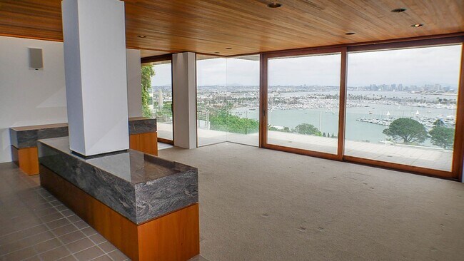 Building Photo - La Playa living with stunning city, ocean ...
