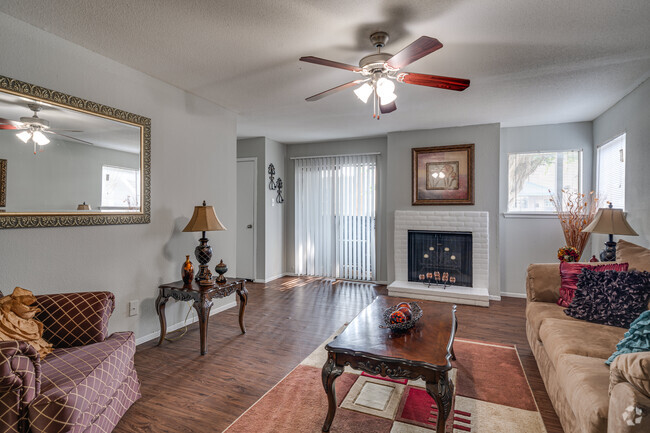 2HAB, 2BA - 1.076SF - Woodchase Apartments