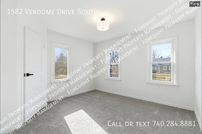 Building Photo - 1582 Vendome Dr S