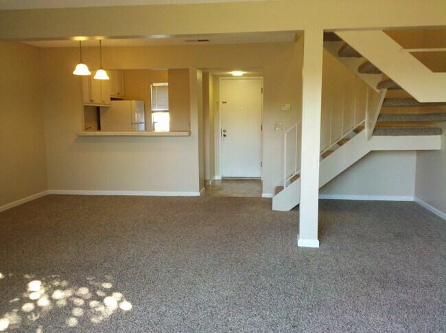 Building Photo - 1350 Tree Garden Pl