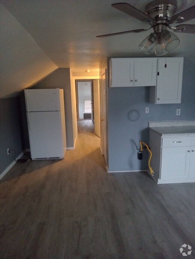 Building Photo - 1560 Corbin Ave