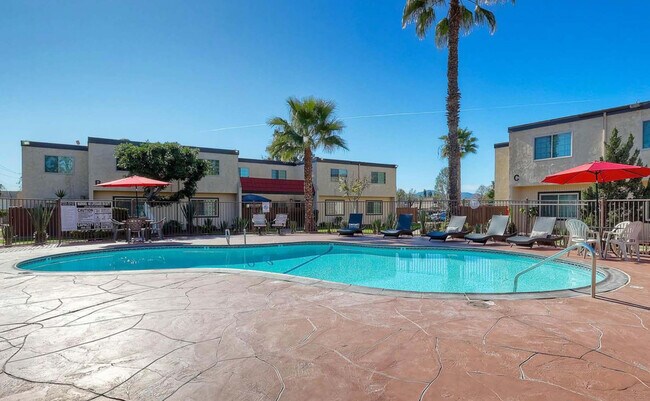 Foto del edificio - La Roca Plaza 1 Month Free