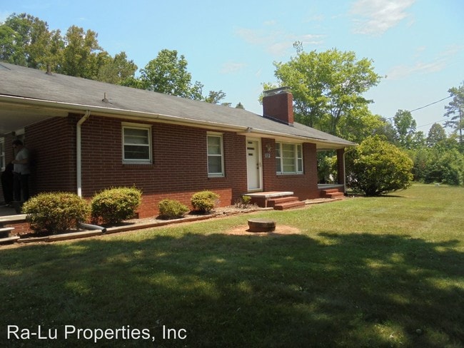 Building Photo - 3 br, 1 bath House - 2053 Old Hollow Rd