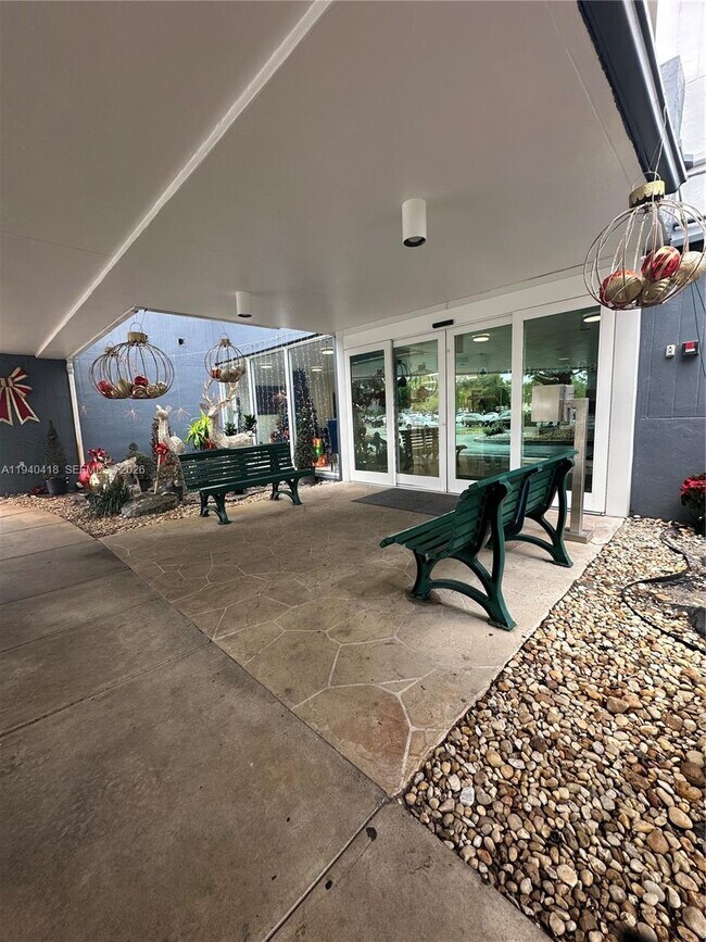 Foto del edificio - 919 Hillcrest Dr