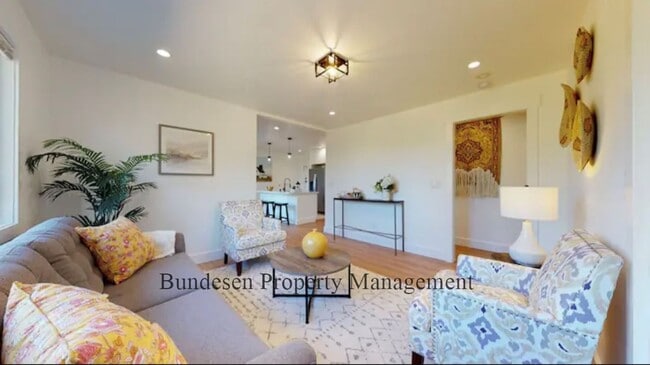 Building Photo - Furnished or Unfurnished 1-Bed in Petaluma...