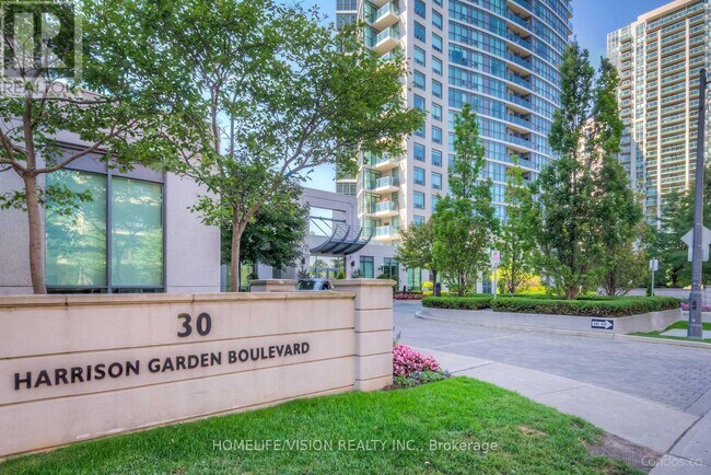 Photo du bâtiment - 30 Harrison Garden Blvd