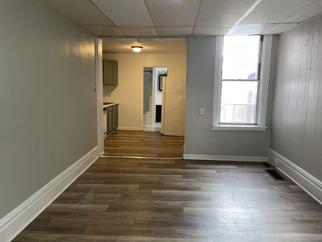 Building Photo - Looking for a cozy and charming apartment ...