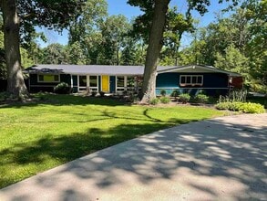 Building Photo - 7506 Oak Ln