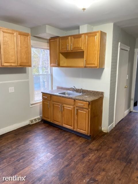 Foto principal - 4 br, 2 bath Duplex - Munson St