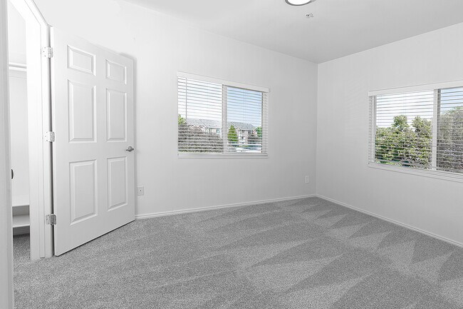 Foto del edificio - Silver Pines Senior Community