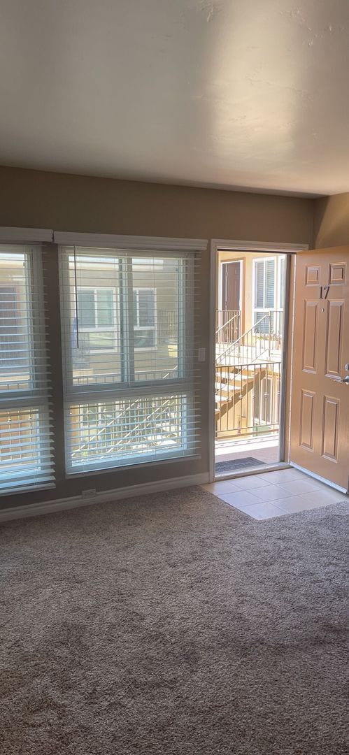 Building Photo - Upgraded 1 Bedroom, 1 Bath Condo in Point ...