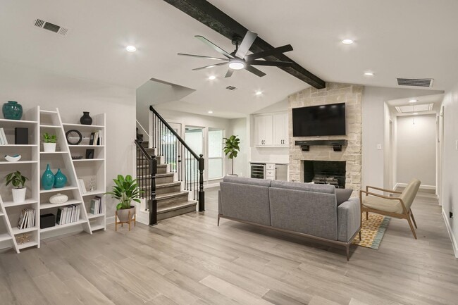 Building Photo - Charming Prestonwood home with peaceful ba...