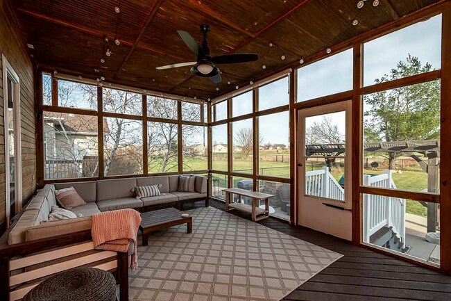 Building Photo - 5 Bedroom 3 Bath Single Family Home with 3...