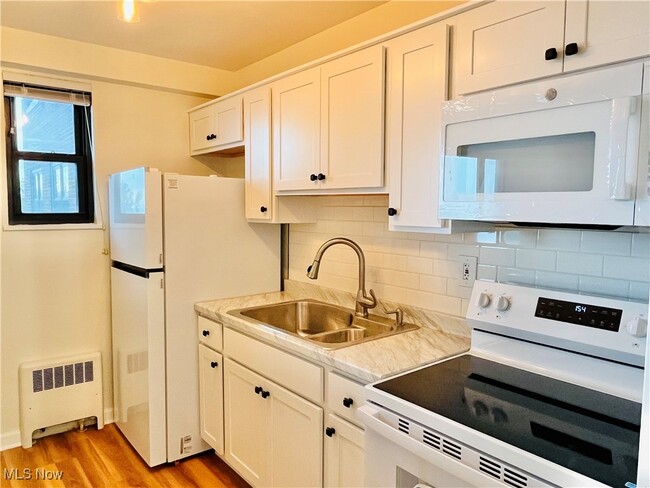 Building Photo - 11720 Edgewater Dr