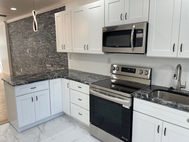 Foto del edificio - Stylish 2-Bedroom Home with Luxury Finishe...