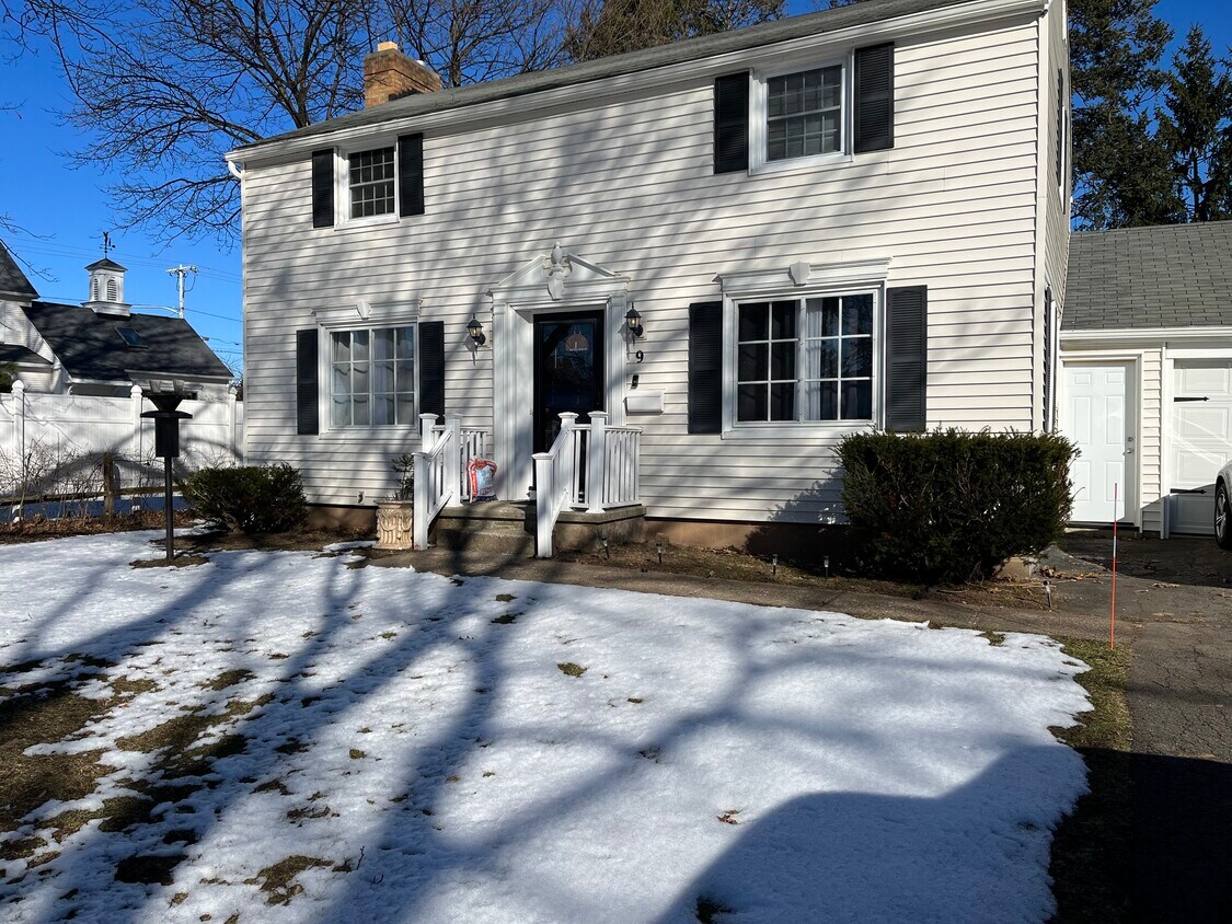 9 Apollo Dr, Rochester, NY 14626 House Rental in Rochester, NY