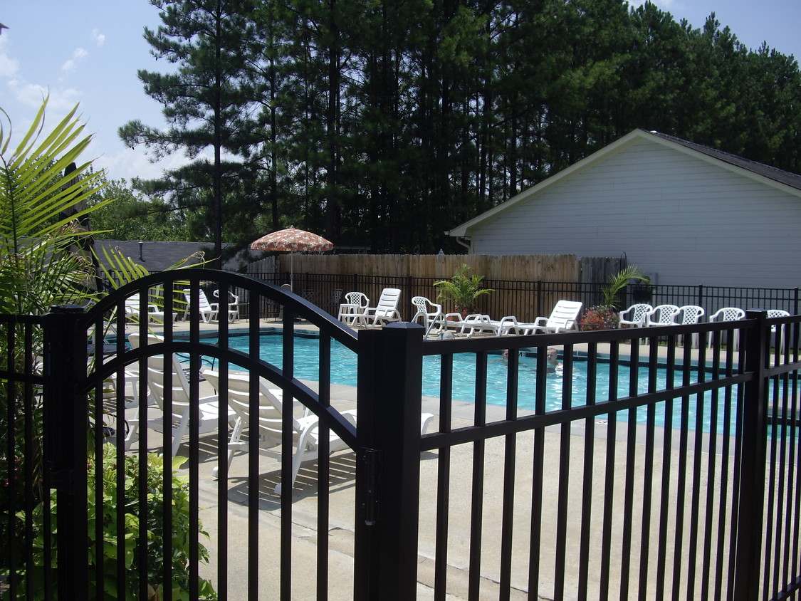 Piscina - Ashley Manor Apartments