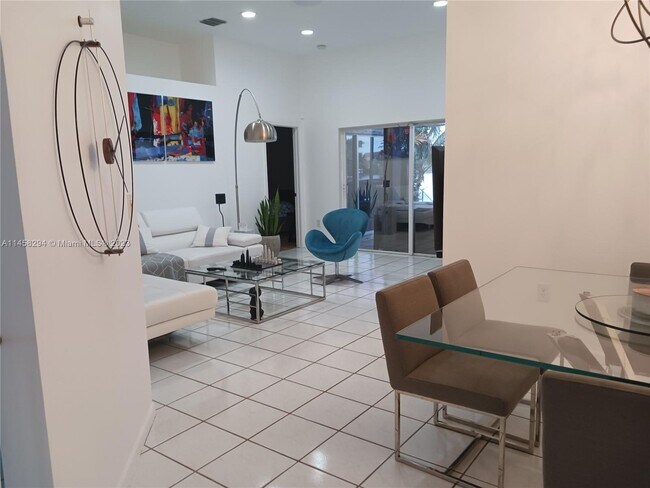 Foto del edificio - 5401 NW 184th St