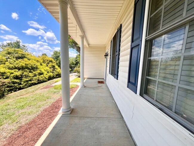 Foto del edificio - 1345 Amber Ridge Road - Detached Home with...