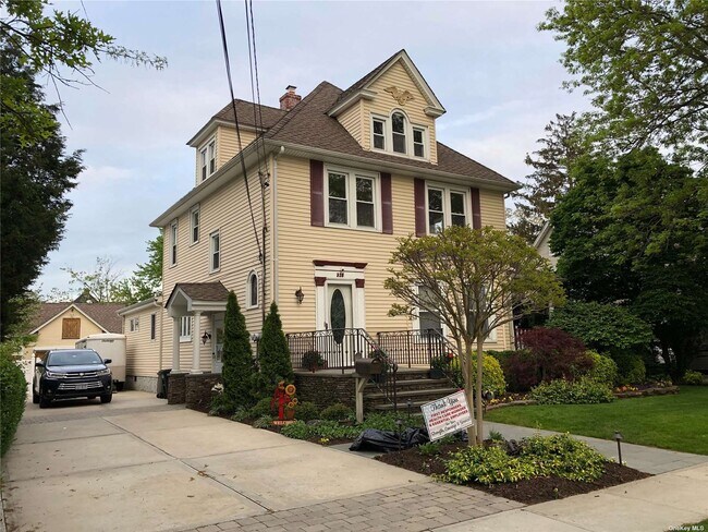 Building Photo - 328 Earle Ave
