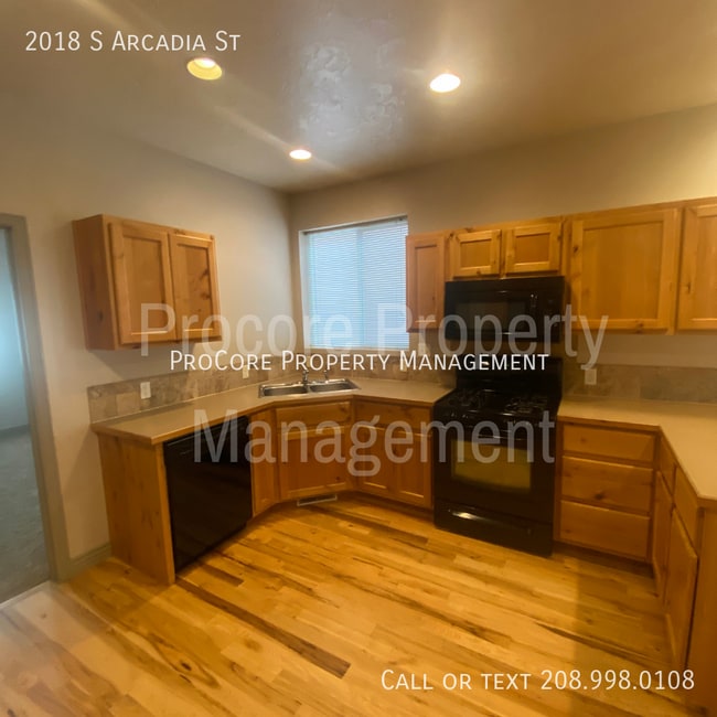 Building Photo - 3 BR, 2.5 BA, 2-Car Garage, Patio, and Sun...