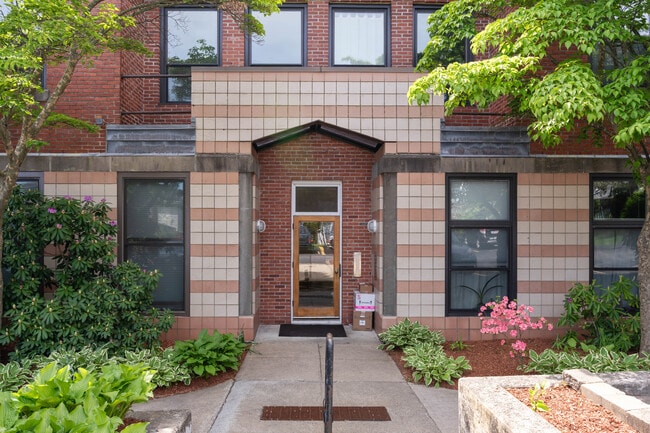 Building Photo - 80 Beaumont St