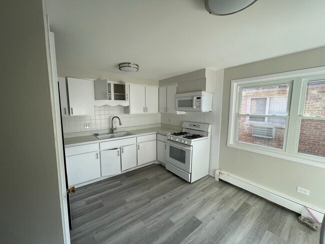 Foto del edificio - 2802 N Rutherford Ave