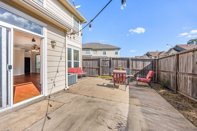 Foto del edificio - 16030 Summerville Lake Dr