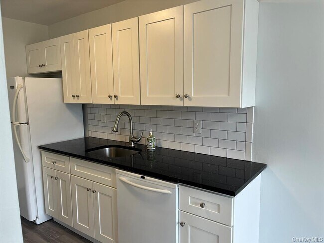 Foto del edificio - 51 Whalers Cove Dr