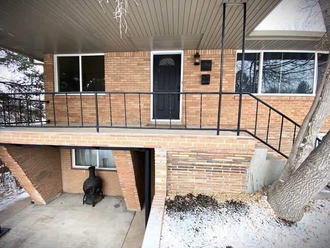 Building Photo - 2762 Spruce Dr.