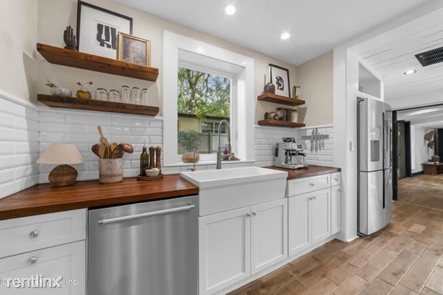 Foto principal - 3 br, 2 bath House - 6975 R Oakwood Dr