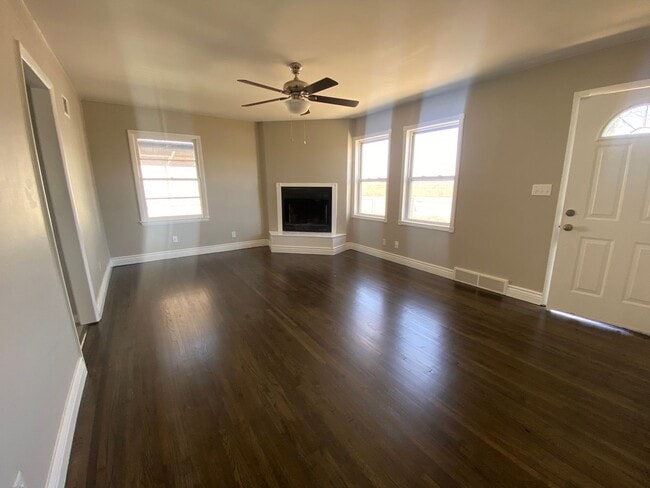 Building Photo - Coming soon! 2 Bed/1 Bath Home in West Wichita With 2 Sheds and a Carport!