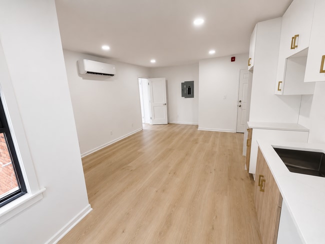 Building Photo - Beautiful newly renovated 1-bedroom available
