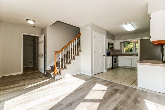 Building Photo - 213 Berkshire Dr