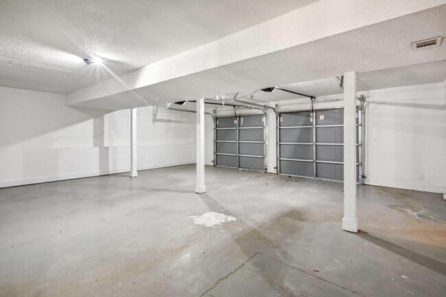 Foto del edificio - 5028 Chadwick Ct