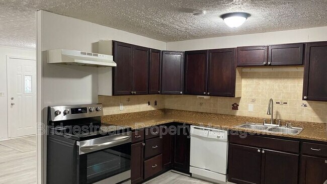 Building Photo - 6116 Rosebury Dr