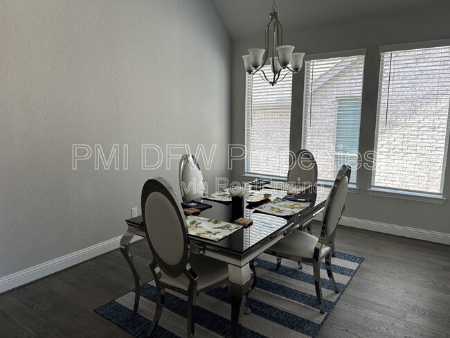 Foto del edificio - 2222 McMullin Dr