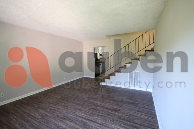 Building Photo - East Ridge 3 Bedroom 2 Bath Duplex