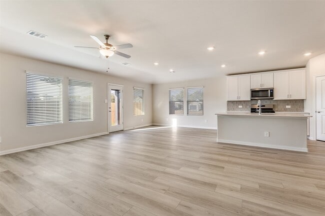 Foto del edificio - 203 Whitlow Dr