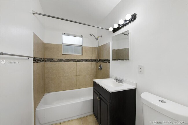Building Photo - 822 N 20th Ave