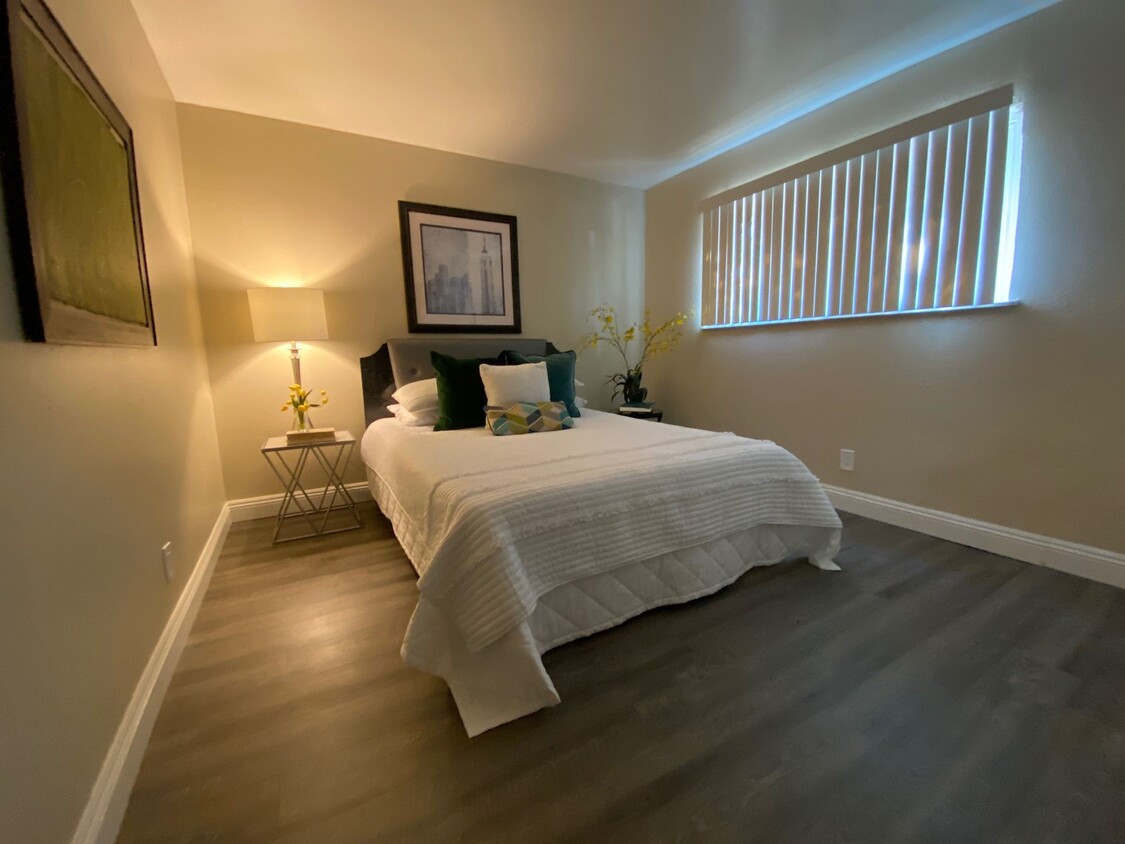 Foto principal - 2512 Edison Avenue - Oak Plaza